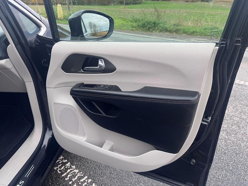 Chrysler Pacifica (2019) 3,6 Touring L Kůže 2019 - fotka 11 z 19