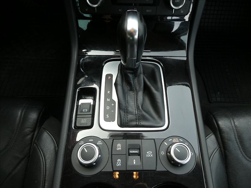 Volkswagen Touareg 3,0 TDi V6 180kW,2xkola,závěs - fotka 28 z 50