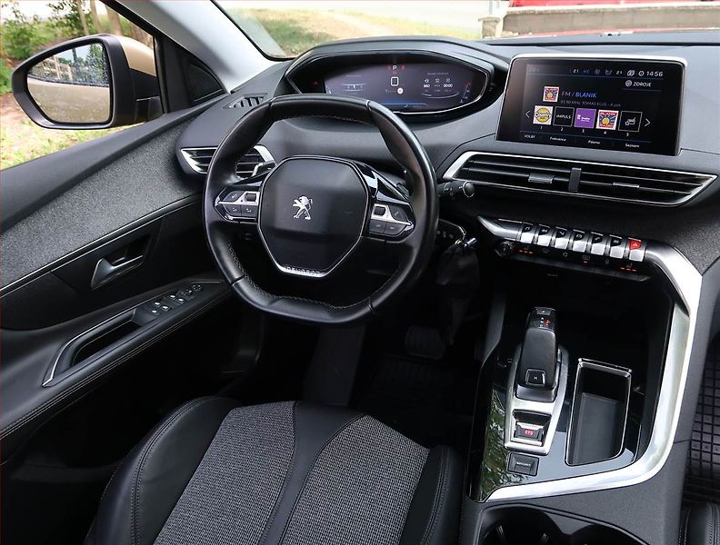 Peugeot 3008 (2018) Allure 1.6 BlueHDi, Automat - fotka 7 z 21