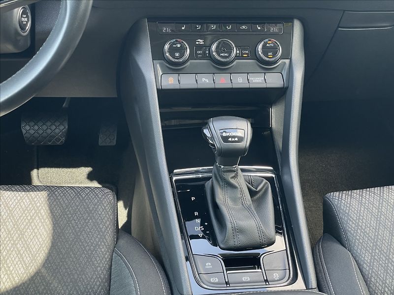 Škoda Karoq 2,0 TDI DSG 4x4 Style Plus - fotka 13 z 24