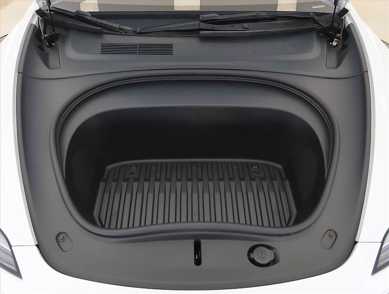 Tesla Model 3 (2023) Standard Range 60kWh, SoH 98% - fotka 30 z 32