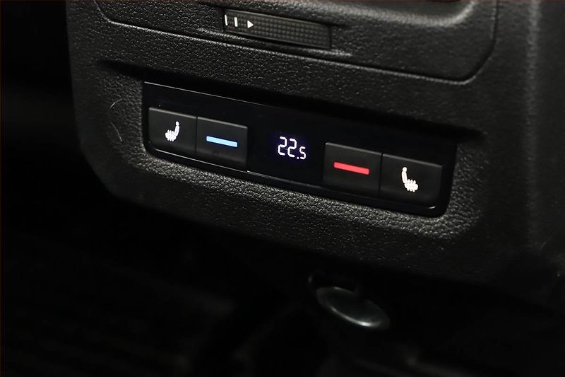 Volkswagen Touran (2020) Highline 2.0 TDI - fotka 14 z 15