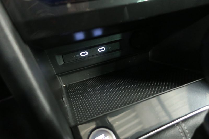 Volkswagen Tiguan (2022) R-line 2,0TDI 147 KW 4M DSG - fotka 35 z 49