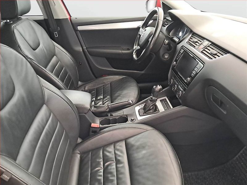 Škoda Octavia (2013) Elegance 2.0 TDI, Automat - fotka 9 z 20