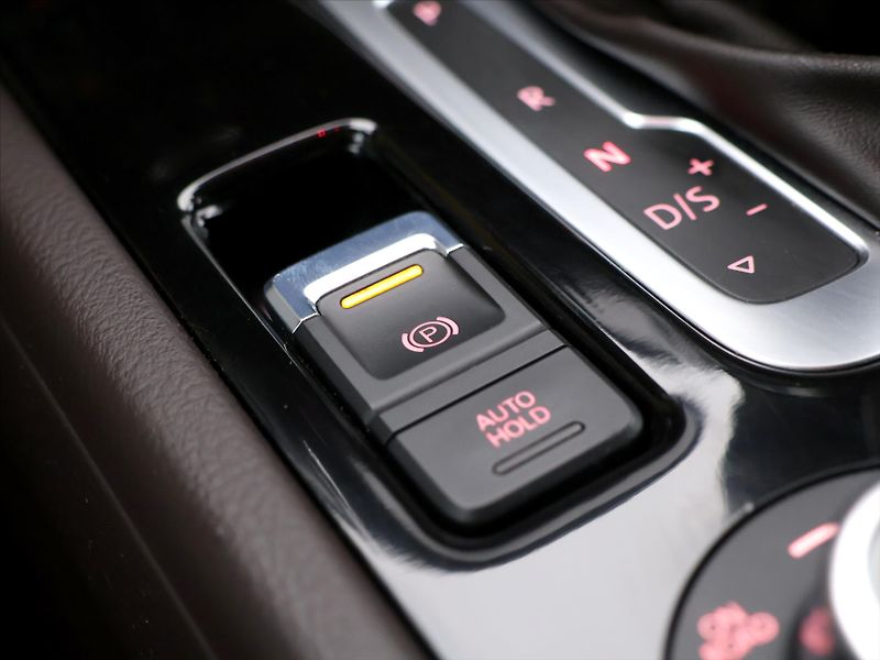 Volkswagen Touareg 3,0 TDI V6 150kW DSG 4M Kůže - fotka 18 z 28
