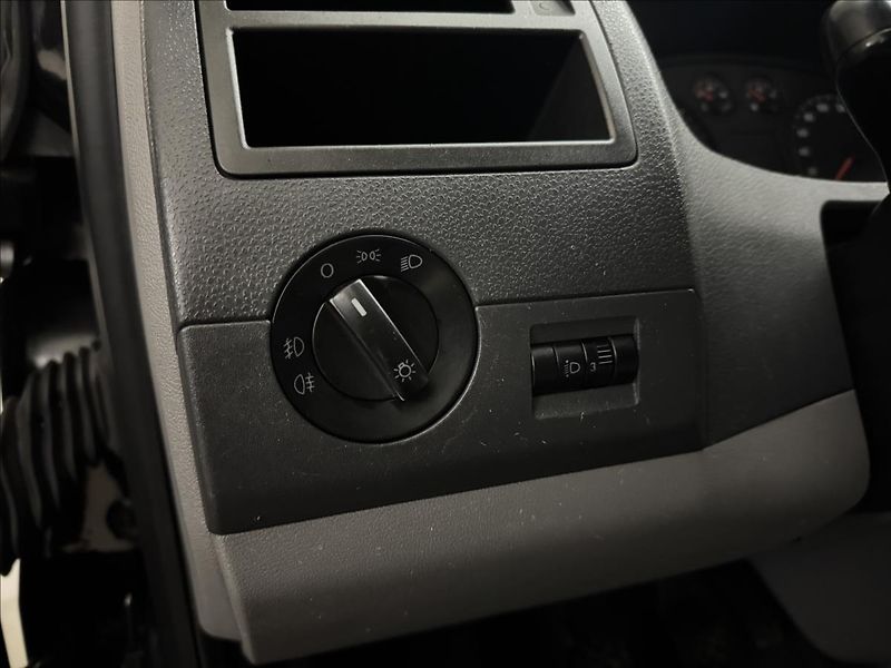 Volkswagen Transporter 2,5 TDi 128kW 6-MÍST SERVIS TZ - fotka 8 z 26
