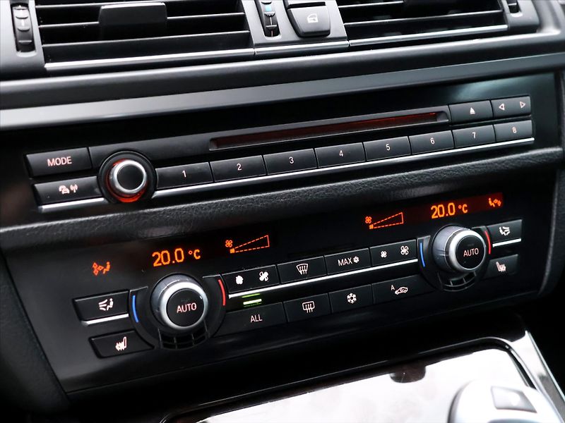 BMW Řada 5 3,0 535i 225kW Aut.klima Kůže - fotka 29 z 41