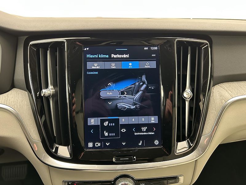 Volvo V60 2.0 B5 4x4 CC PLUS - fotka 25 z 31