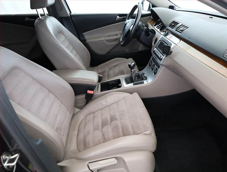 Volkswagen Passat (2008) Business 2.0 TDI, po STK - fotka 7 z 13