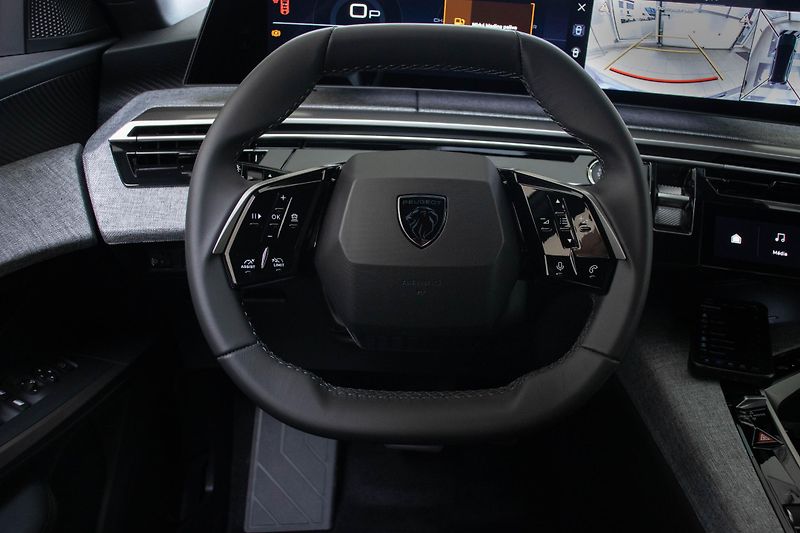Peugeot 5008 ALLURE Hybrid 145 e-DCS6 - fotka 11 z 16