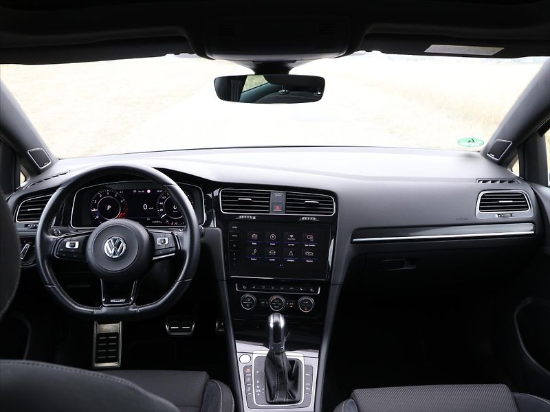 Volkswagen Golf R 2,0 TSI 228kW 4M DSG Virtual - fotka 28 z 37