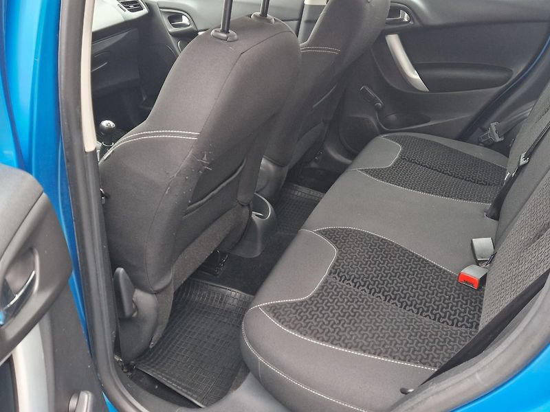 Citroën C3 (2010) 1,1i 44 KW Klima - fotka 11 z 30