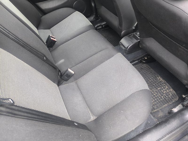 Seat Leon TDI66KW,KRÁSNÝ,110KM, SERVISKA - fotka 7 z 20