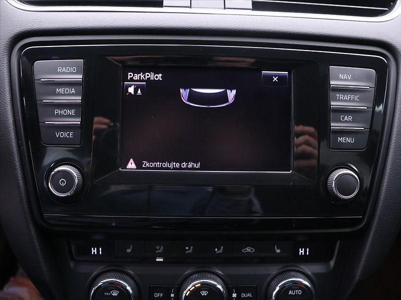 Škoda Octavia RS 2.0 TDI 135kW Navi Xenon - fotka 18 z 28