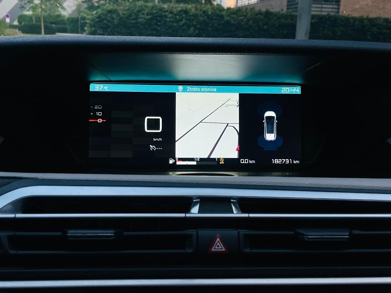 Citroën Grand C4 Picasso 2.0HDi MANUÁL 7MÍST SENZORY - fotka 39 z 46