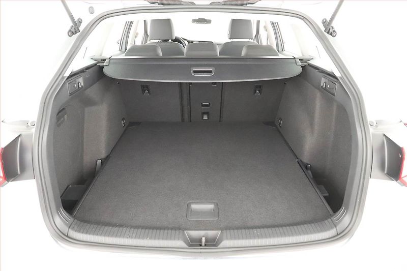 Volkswagen Golf (2021) Life 1.0 TSI, ČR,1.maj - fotka 17 z 18