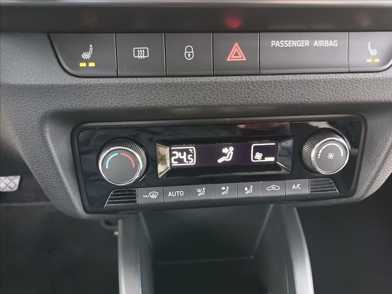 Škoda Fabia 1,2 TSI,STYLE,SERVISKA,PANO - fotka 35 z 43