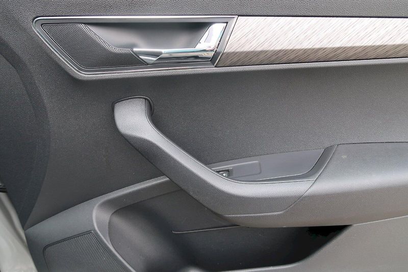 Škoda Karoq (2025) Selection 1,5 TSi/110 kW M - fotka 16 z 34