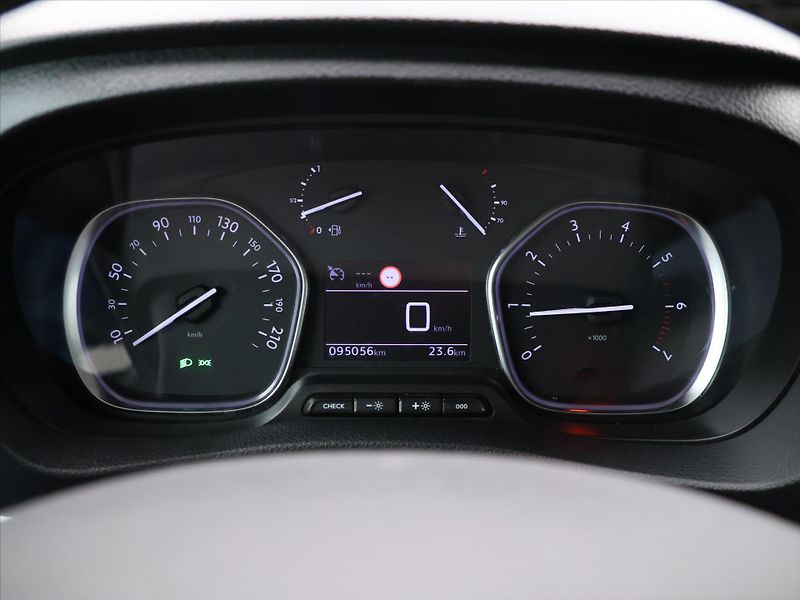 Citroën SpaceTourer 2,0 HDI 130kW Shine CZ DPH - fotka 19 z 38