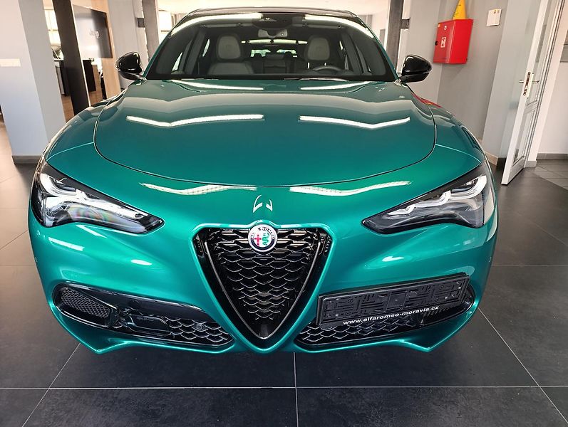Alfa Romeo Stelvio (2025) Veloce 2,0 Turbo 280k AWD - fotka 3 z 14