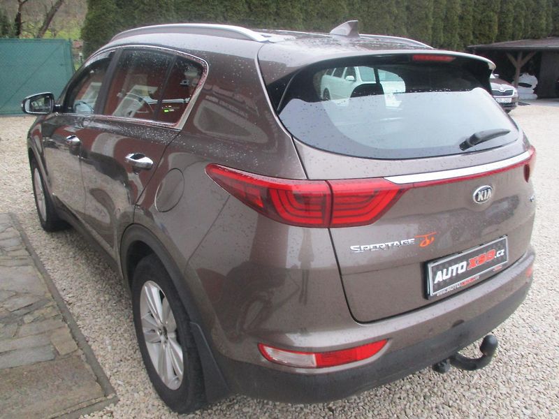 Kia Sportage 2.0 CRDi 4x4 ČR - fotka 5 z 32