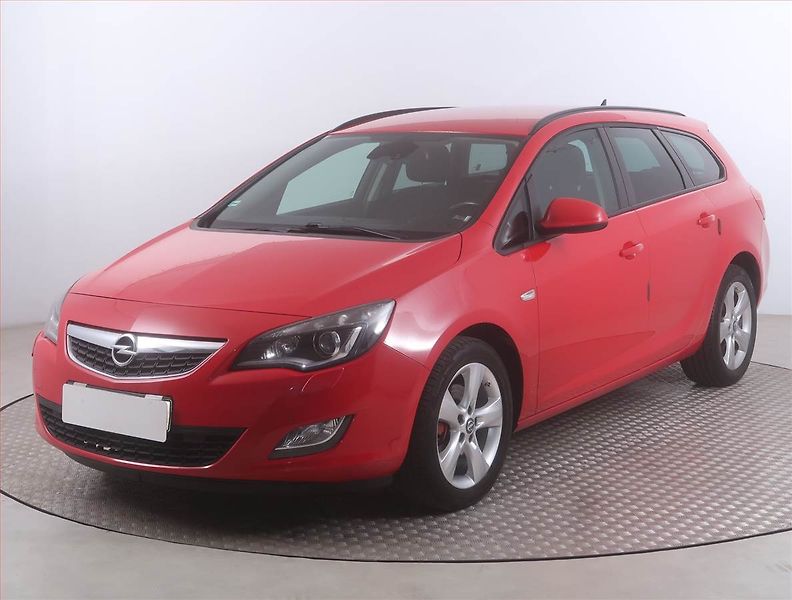Opel Astra (2011) 1.7 CDTI, Navi, Xenony - fotka 2 z 15