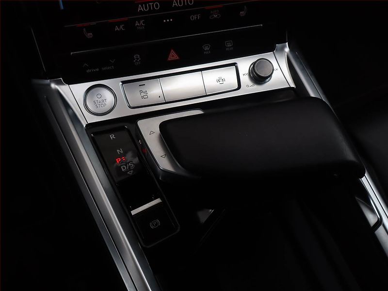 Audi e-tron (2020) S-Line 50 quattro - fotka 21 z 27