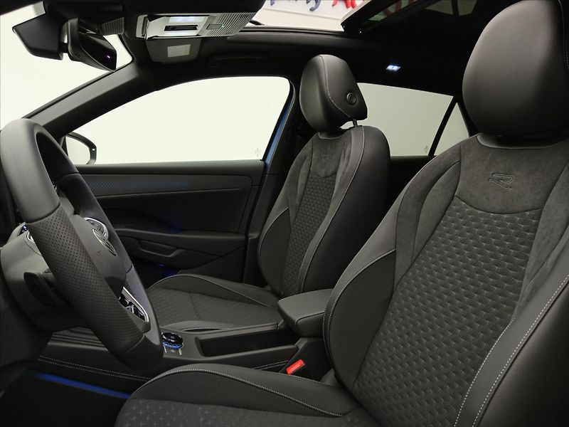 Volkswagen T-Roc (2026) 1,5   R-line eTSI 110 kW 7DSG - fotka 10 z 23