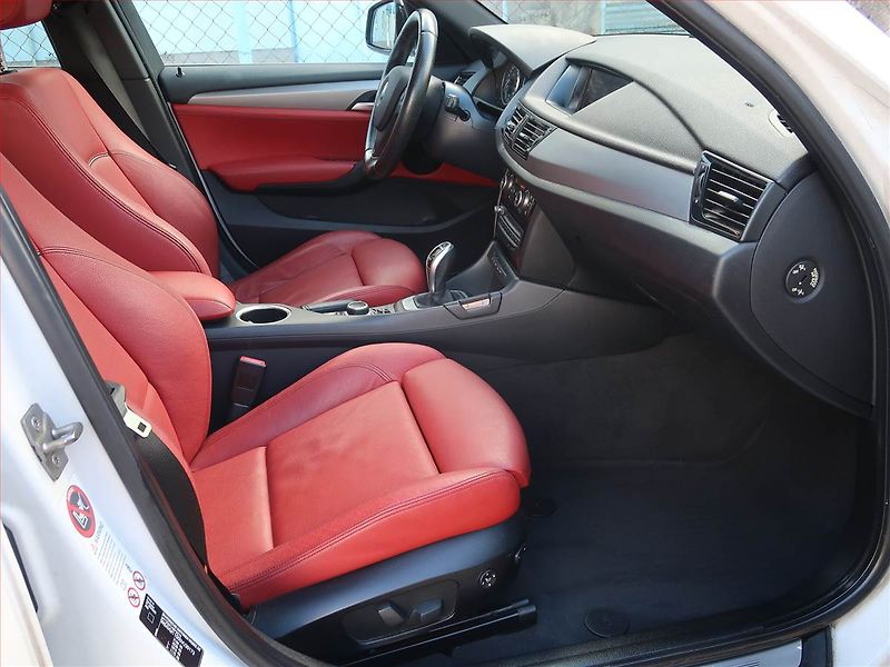 BMW X1 (2013) xDrive28i, 4X4, Automat - fotka 9 z 20