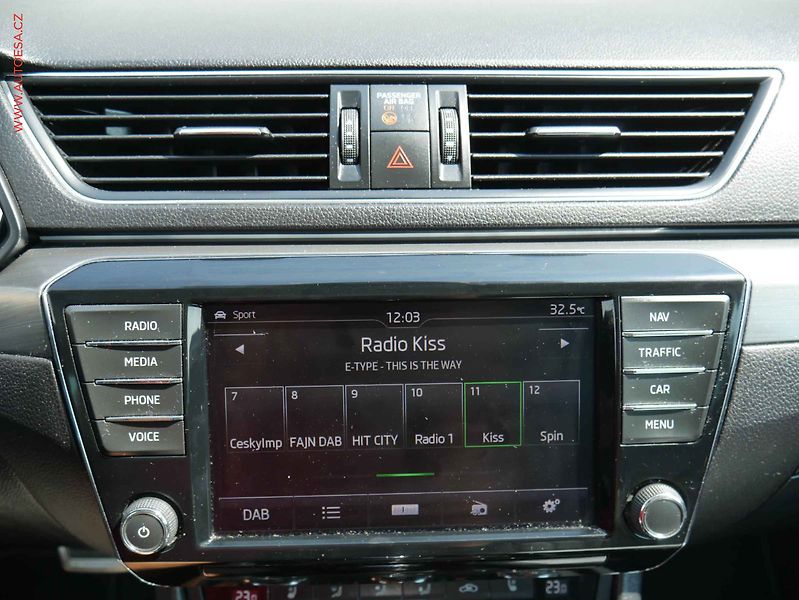 Škoda Superb (2015) 1.6TDi, ČR, Style, DSG, kůže - fotka 16 z 21