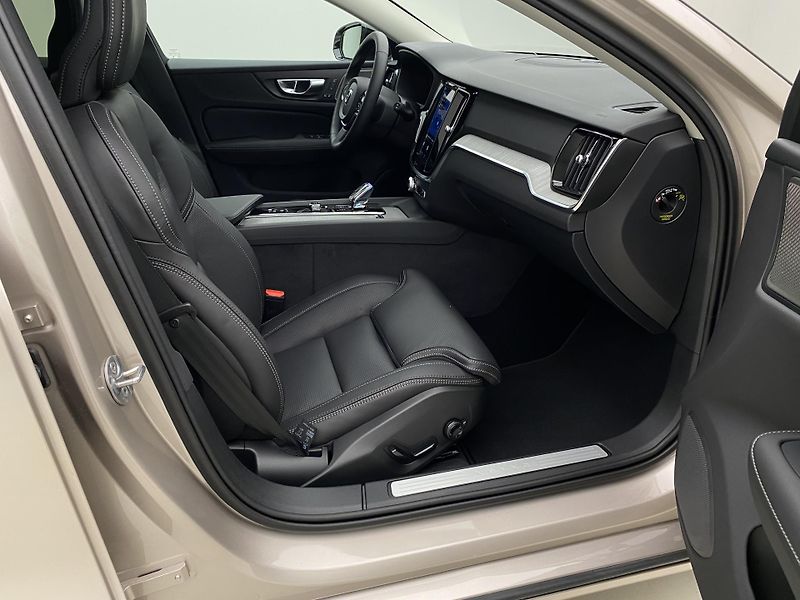 Volvo V60 (2026) B4 AUT DARK PLUS - fotka 22 z 66
