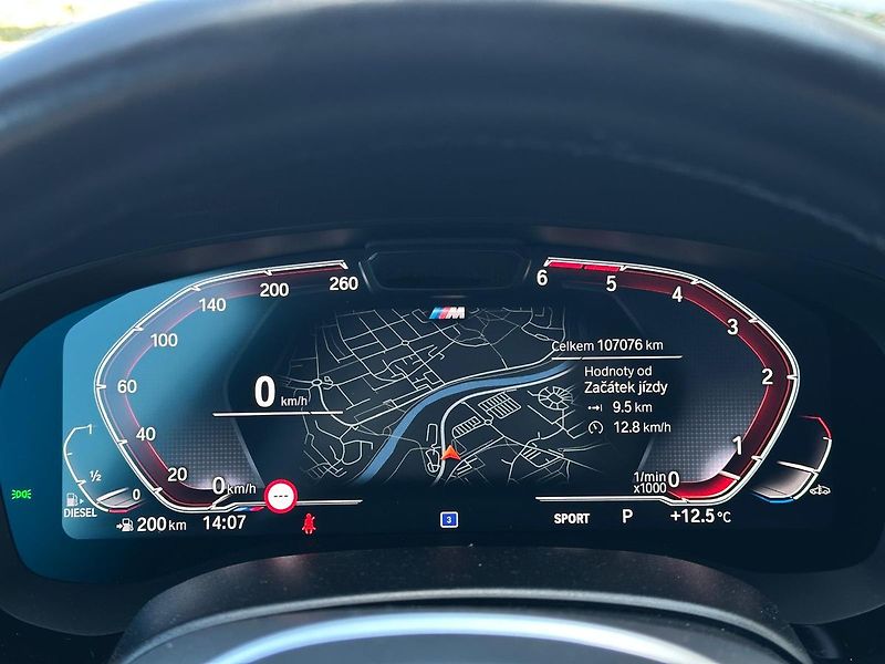BMW Řada 5 540D xDrive M-Sport, SoftClose - fotka 18 z 19