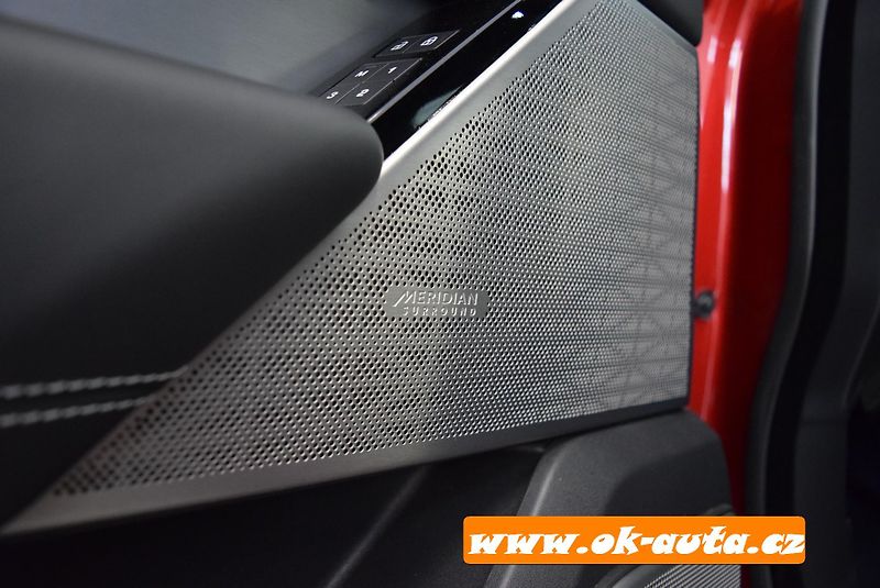 Land Rover Range Rover Velar 3.0L R-DYNAMIC 294 kW ZÁRUKA  - fotka 36 z 74