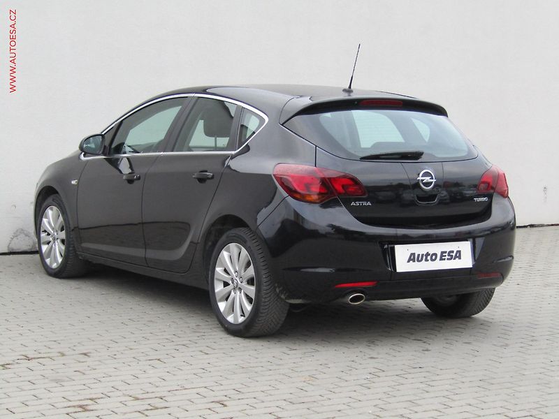 Opel Astra (2010) 1.4T, Cosmo, bixen - fotka 6 z 16