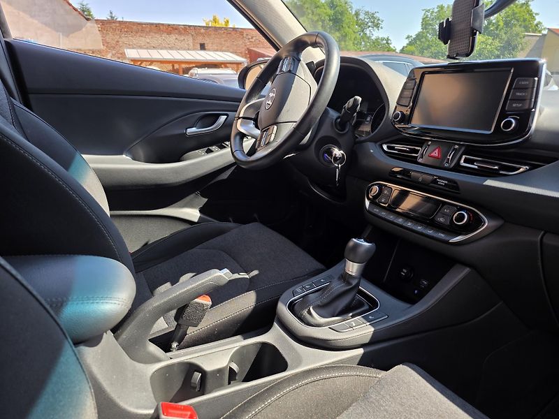 Hyundai i30 1.0-AUTOMAT-KAMERA-TEMPOMAT - fotka 10 z 14
