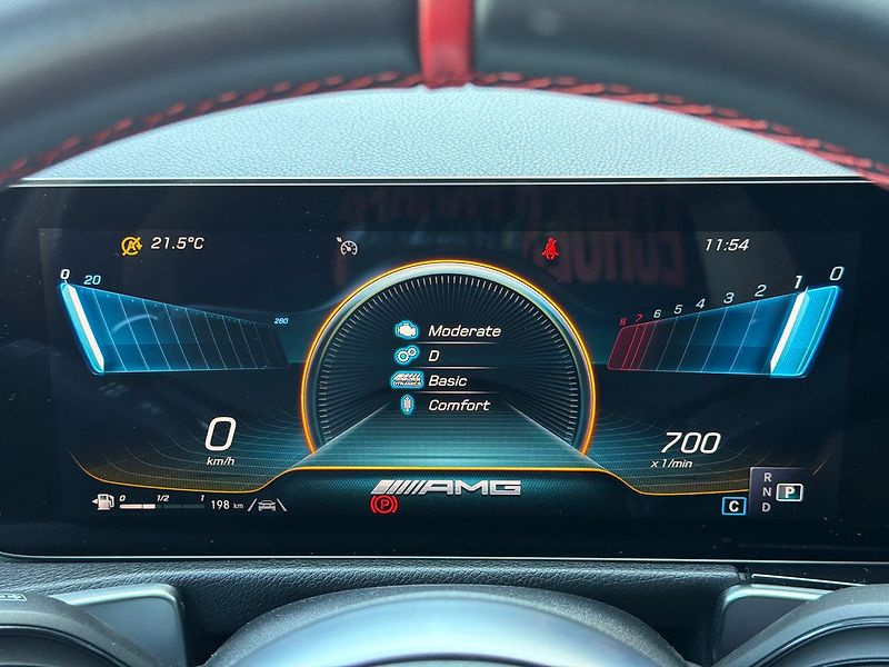 Mercedes-Benz GLB 35 AMG 4MATIC - fotka 33 z 40