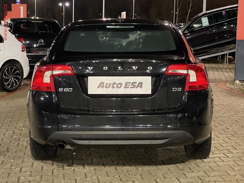 Volvo S60 (2012) 2.0 D3, Kinetic, navi - fotka 5 z 17