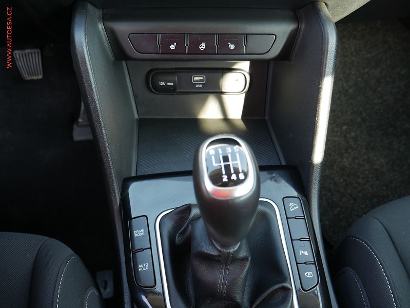 Kia Sportage (2022) 1.6 T-GDi, ČR, Exclusive, - fotka 16 z 18