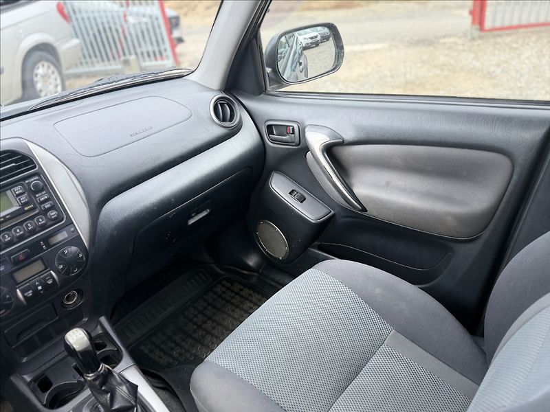 Toyota RAV4 2,0 D-4D 4X4 TAŽNÉ - fotka 16 z 22