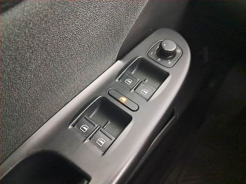 Volkswagen Passat (2010) 1.6 TDI, Serv.kniha, Navi - fotka 16 z 16