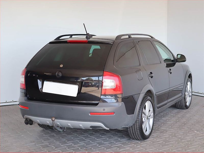 Škoda Octavia (2011) Scout 2.0 TDI, 4X4, Automat - fotka 5 z 21