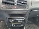 Volkswagen Golf (1999) 1.4 i Nová STK - náhled 10