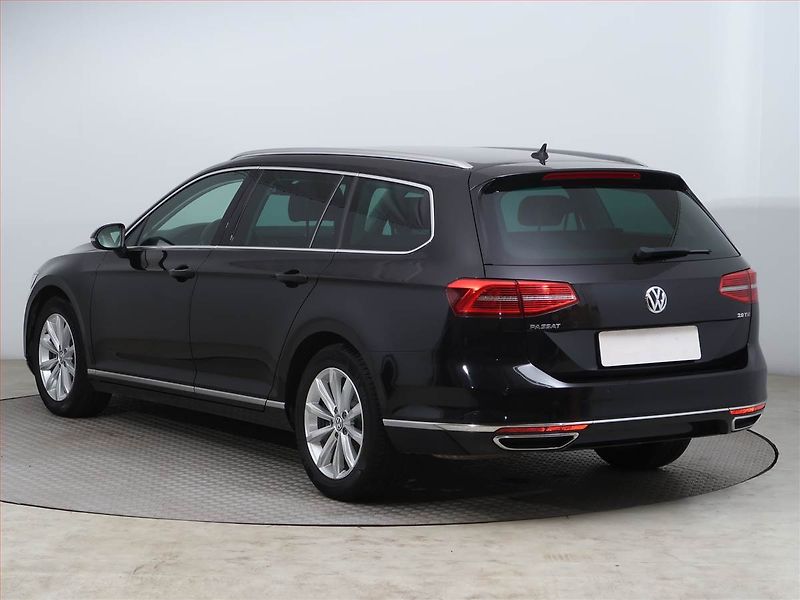 Volkswagen Passat (2018) Highline 2.0 TDI, Automat - fotka 4 z 12
