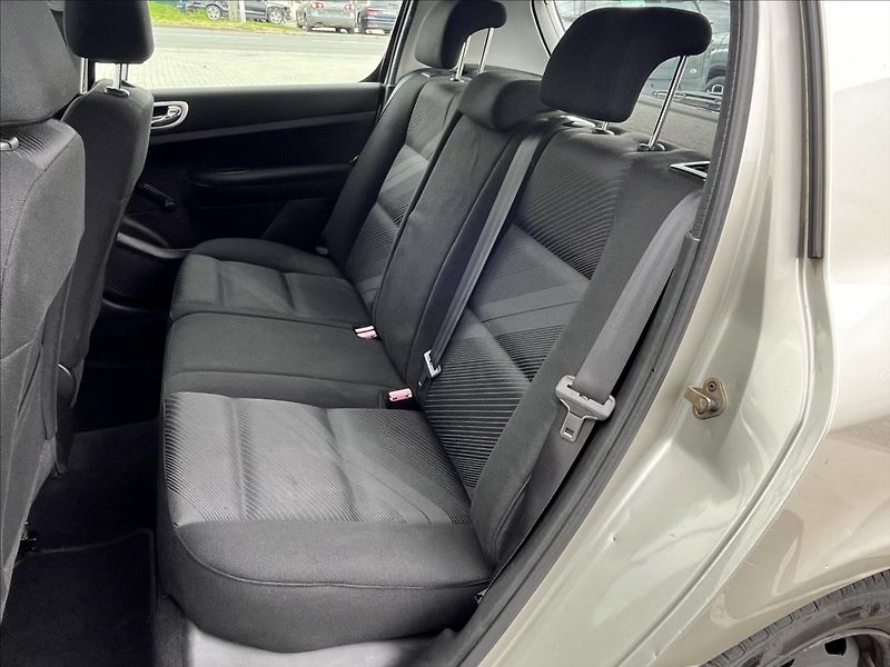 Peugeot 307 1,4 i 16v - fotka 15 z 18
