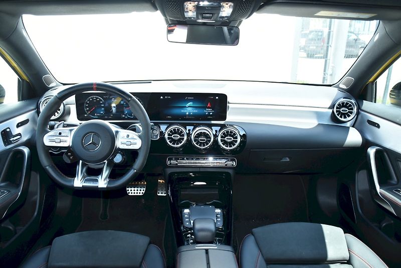 Mercedes-Benz Třídy A (2020) A35 AMG 225kW - fotka 14 z 35