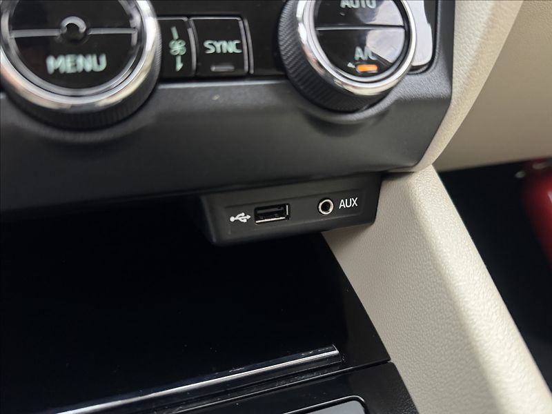 Škoda Octavia 1,4 DSG LED CANTON KŮŽE NAVI - fotka 24 z 44