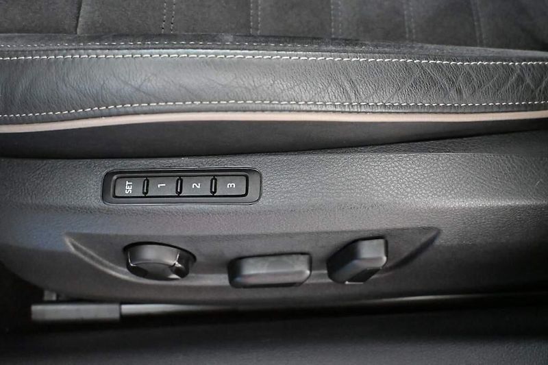 Škoda Superb (2023) 2.0 DSG 4x4 SCOUT Matrix LED T - fotka 31 z 40
