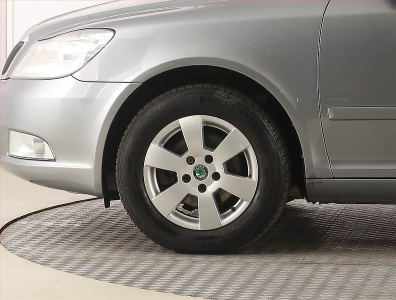 Škoda Octavia (2011) 1.6 TDI, Tempomat - fotka 14 z 18