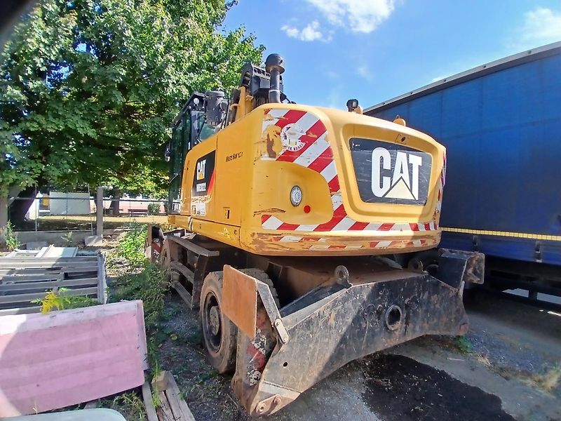 Caterpillar (2015) kolový bagr MH 3022 - fotka 2 z 23