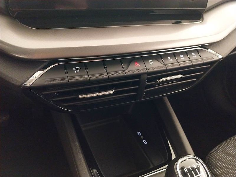 Škoda Octavia (2021) Ambition 1.5 TSI, Serv.kniha - fotka 13 z 21